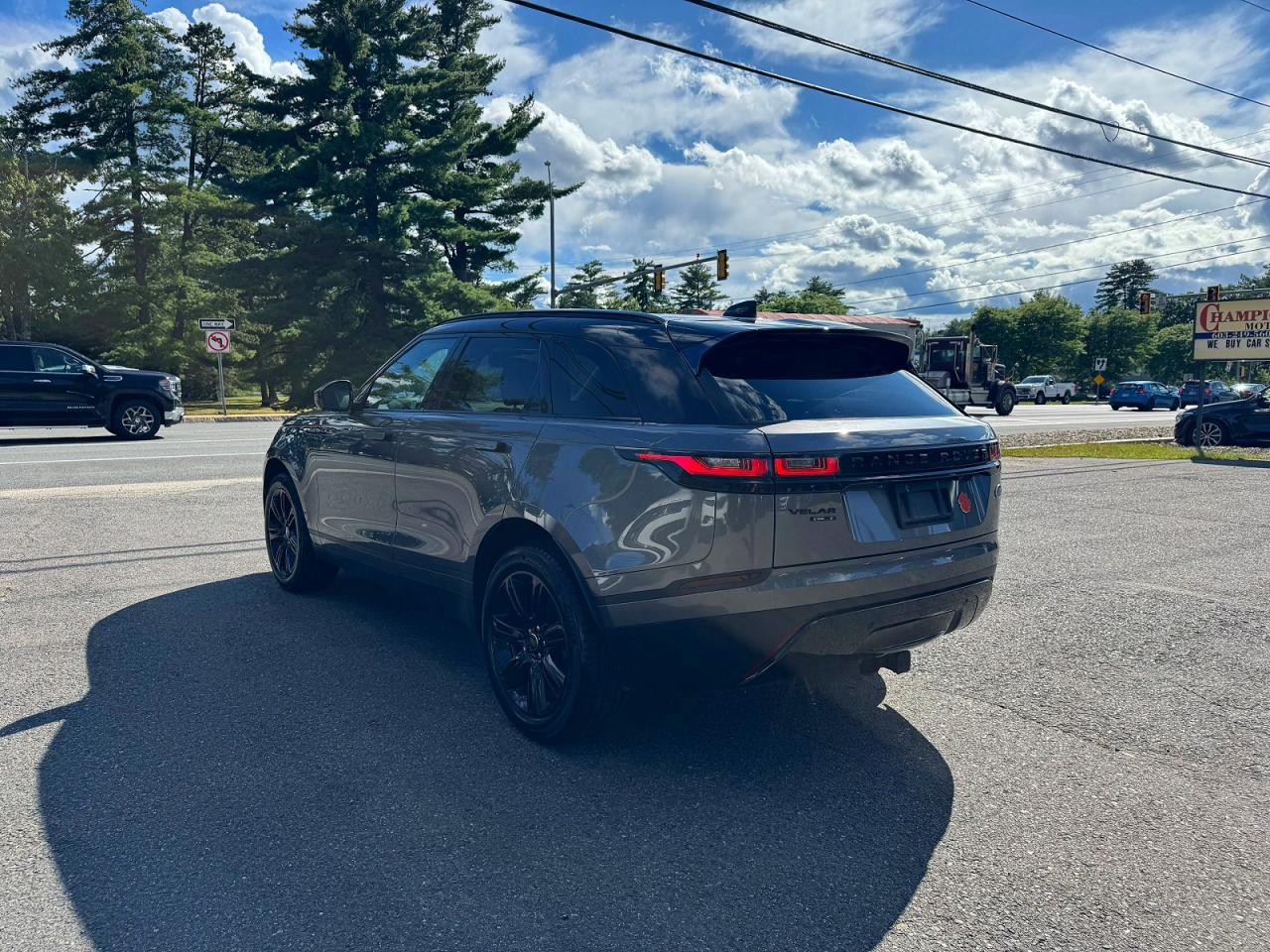 SALYB2RN5JA726822 · 2018 LAND ROVER RANGE ROVER VELAR · 4/10