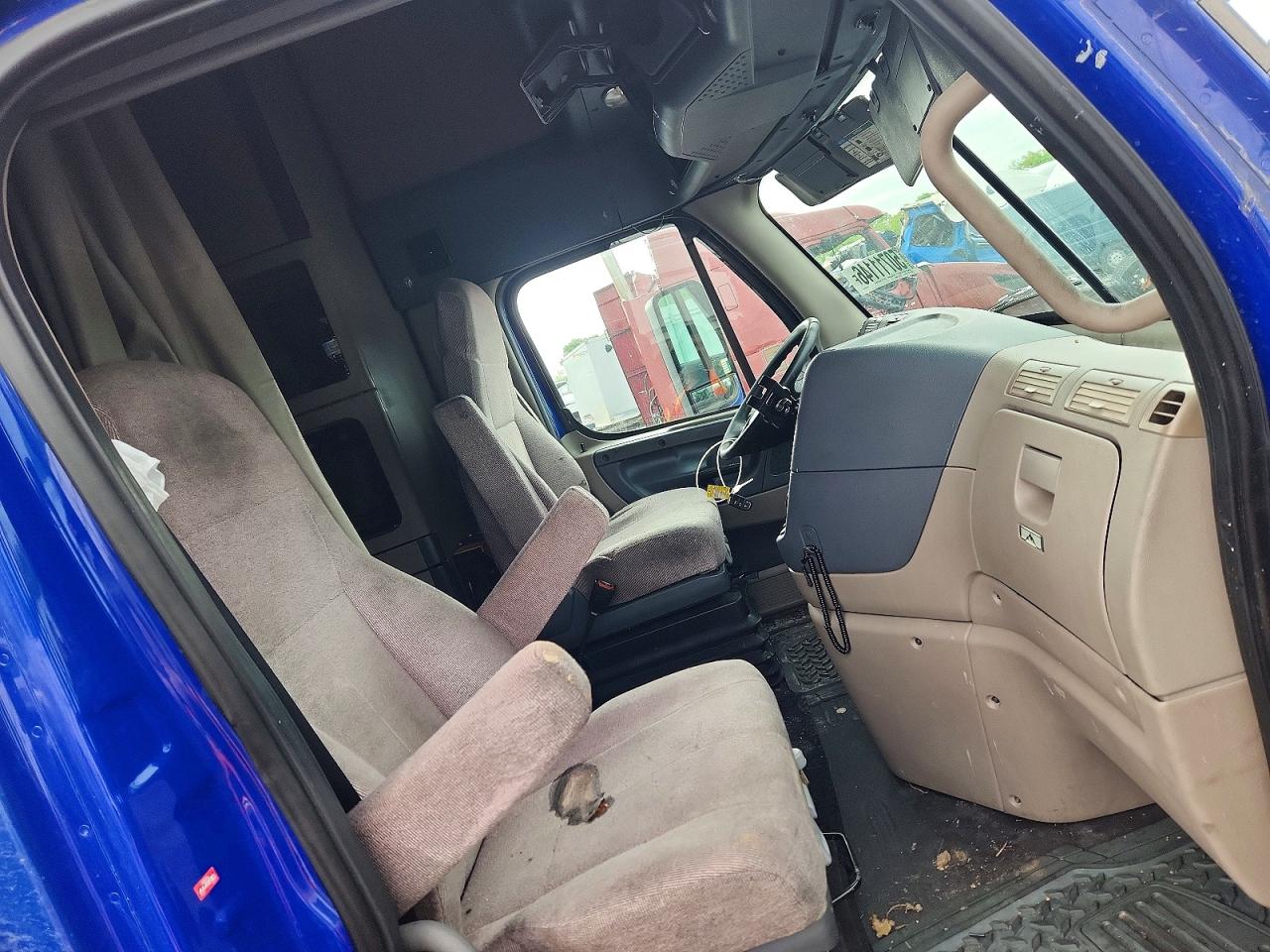 3AKJGLDRXKSKF4772 · 2019 FREIGHTLINER CASCADIA 125 · 5/10