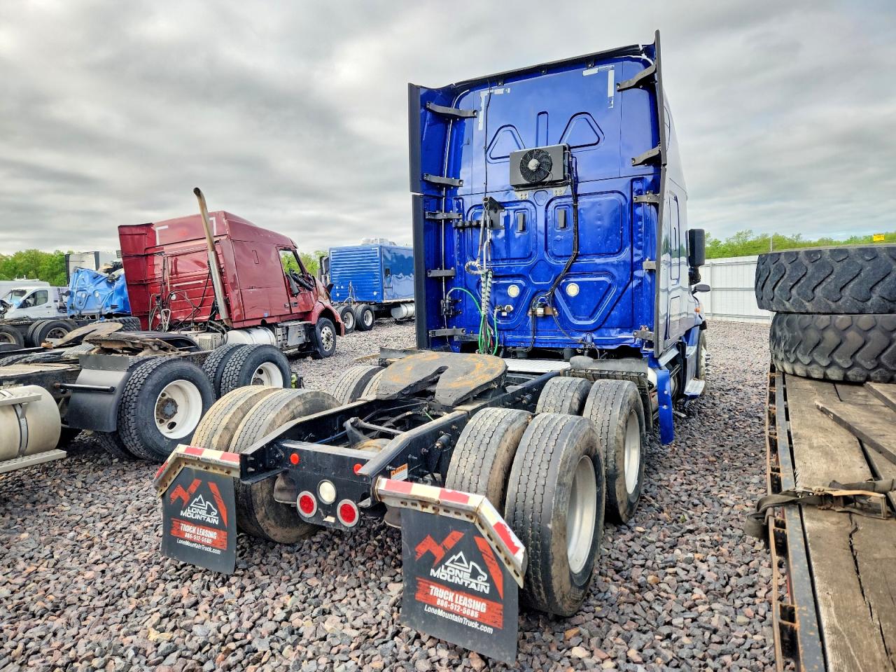 3AKJGLDRXKSKF4772 · 2019 FREIGHTLINER CASCADIA 125 · 4/10