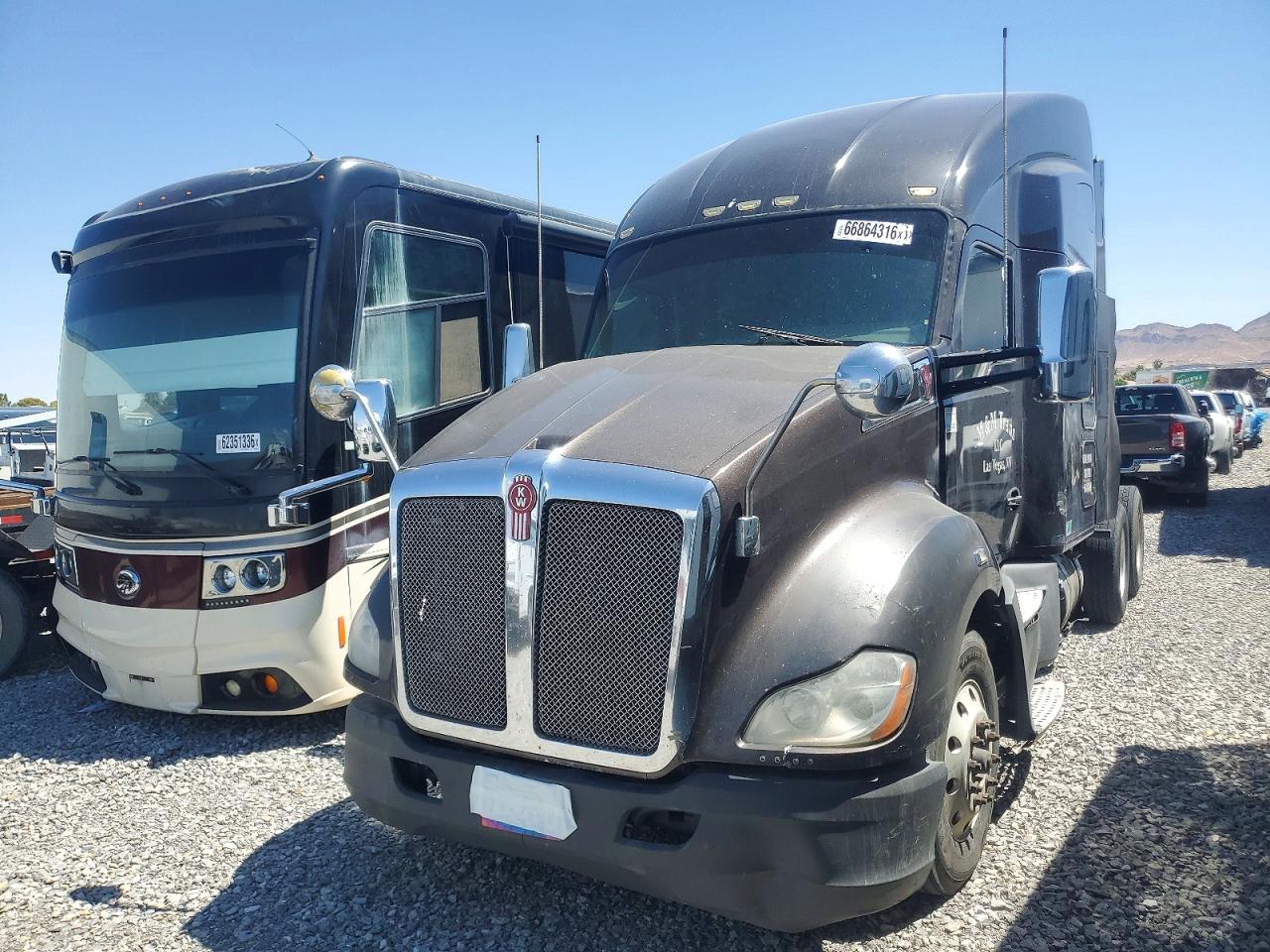1XKYDP9X9FJ436689 · 2015 KENWORTH CONSTRUCTION · 2/10