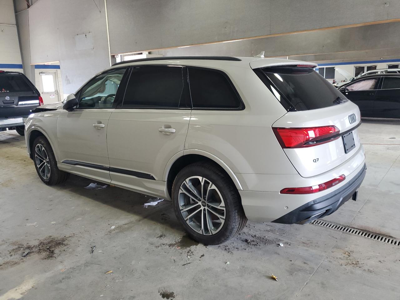 WA1LCBF75SD011473 · 2025 AUDI Q7 · 2/13