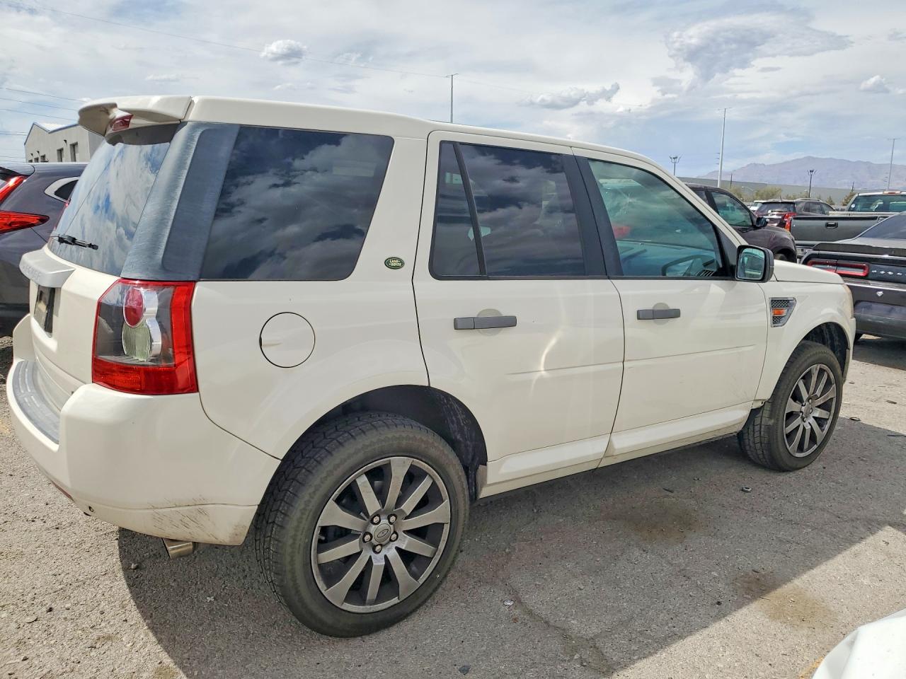 SALFT24N68H066884 · 2008 LAND ROVER LR2 · 3/12