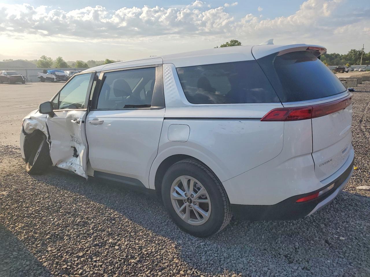 KNDNB4H36R6445018 · 2024 KIA CARNIVAL · 2/13