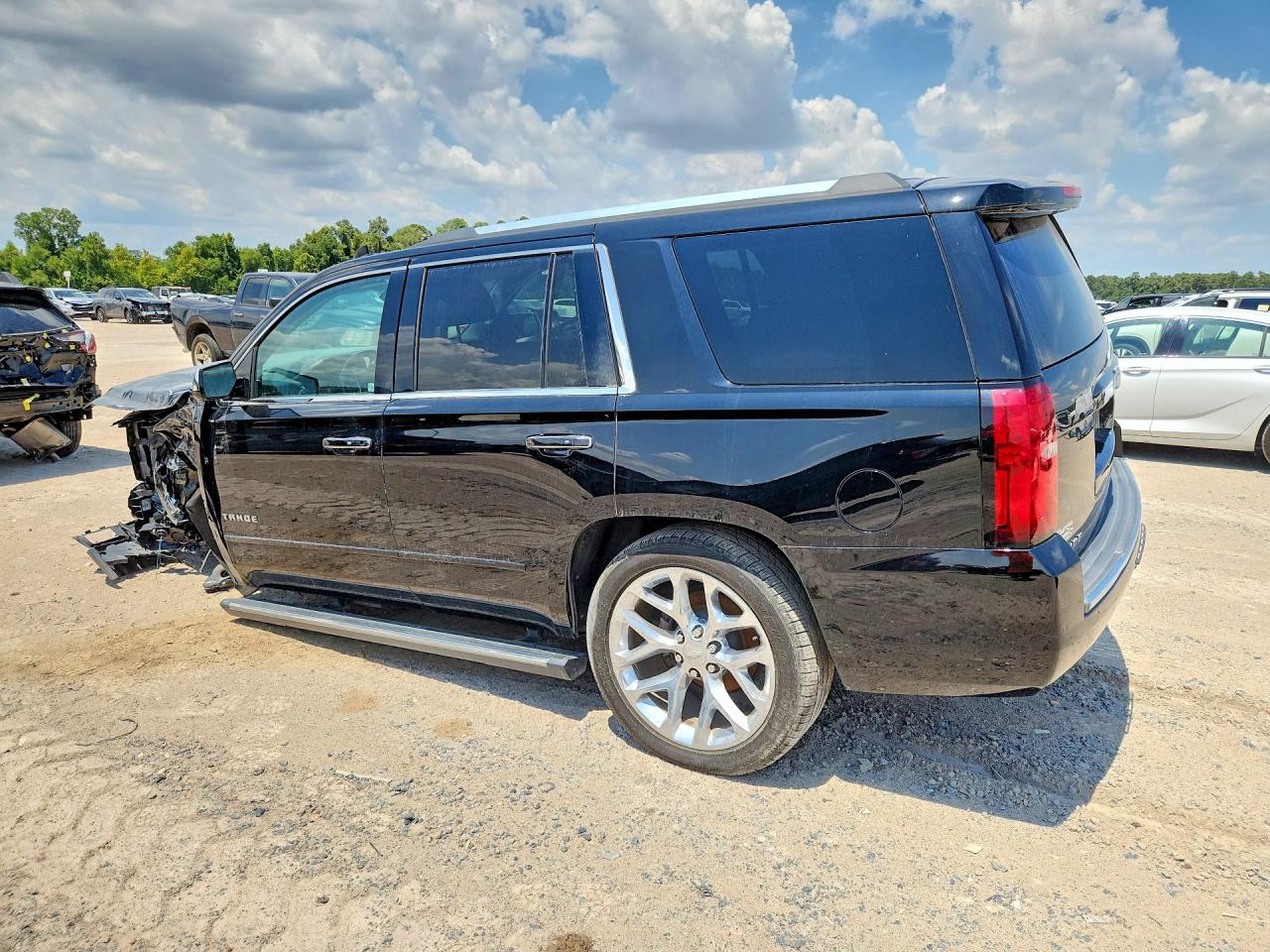 1GNSKCKC6KR257729 · 2019 CHEVROLET TAHOE · 2/13