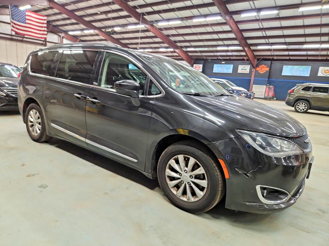 2C4RC1BG0HR810647 · 2017 CHRYSLER PACIFICA · 4/13
