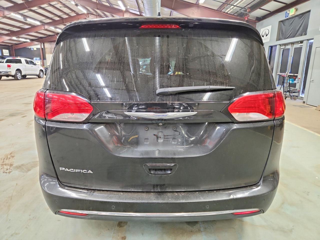 2C4RC1BG0HR810647 · 2017 CHRYSLER PACIFICA · 6/13