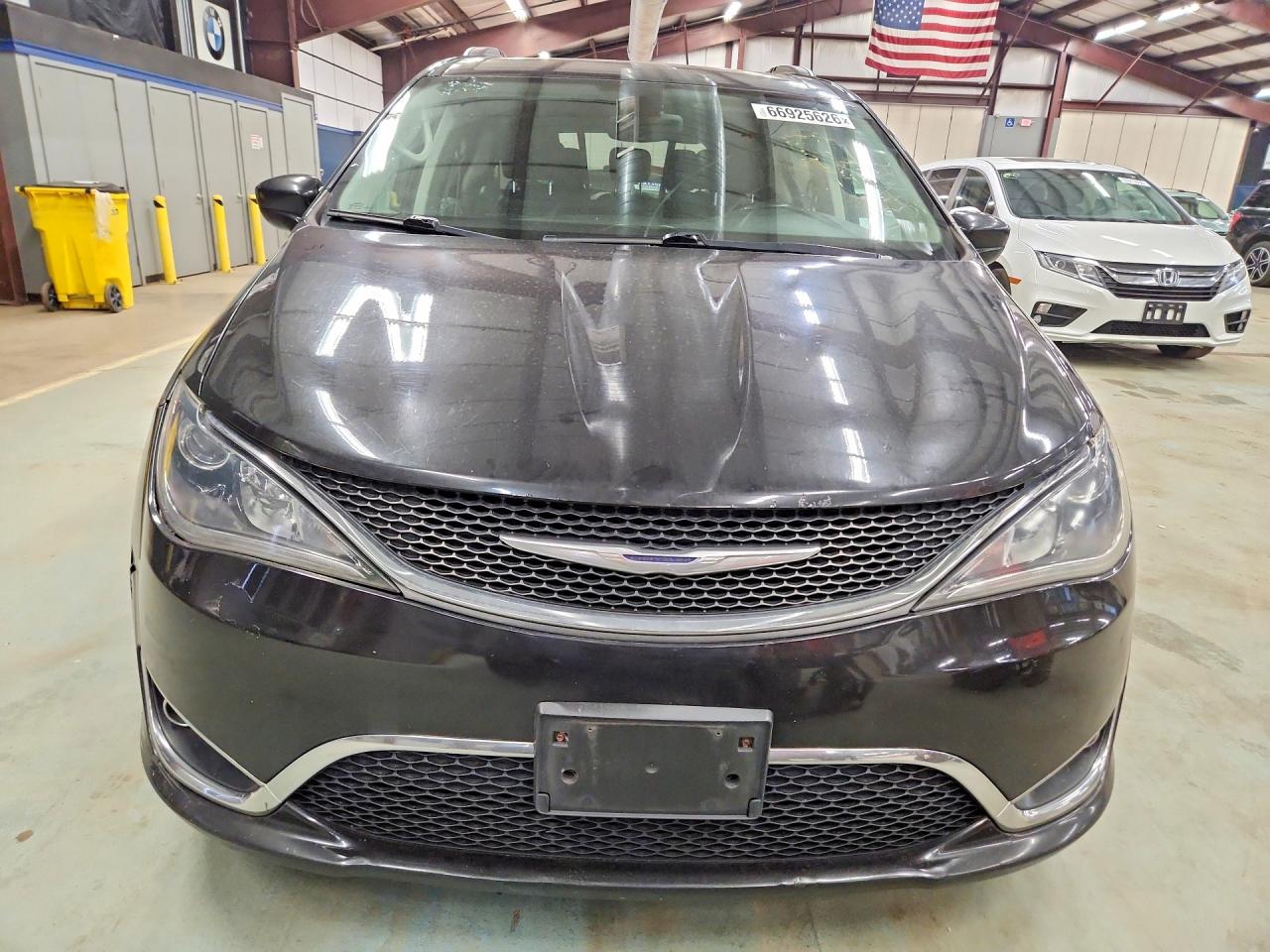 2C4RC1BG0HR810647 · 2017 CHRYSLER PACIFICA · 5/13
