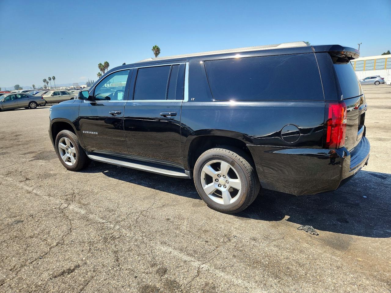 1GNSCHKC1JR284510 · 2018 CHEVROLET SUBURBAN · 2/13