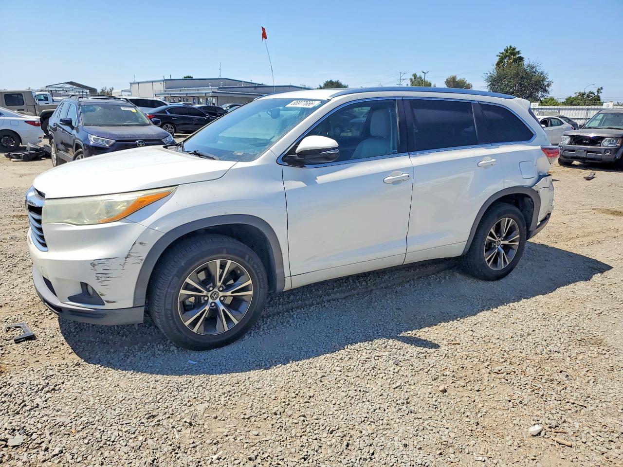 2016 TOYOTA HIGHLANDER