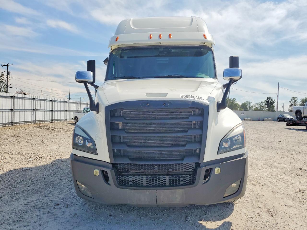 3AKJHHDRXKSLH3657 · 2019 FREIGHTLINER CASCADIA 126 · 5/14