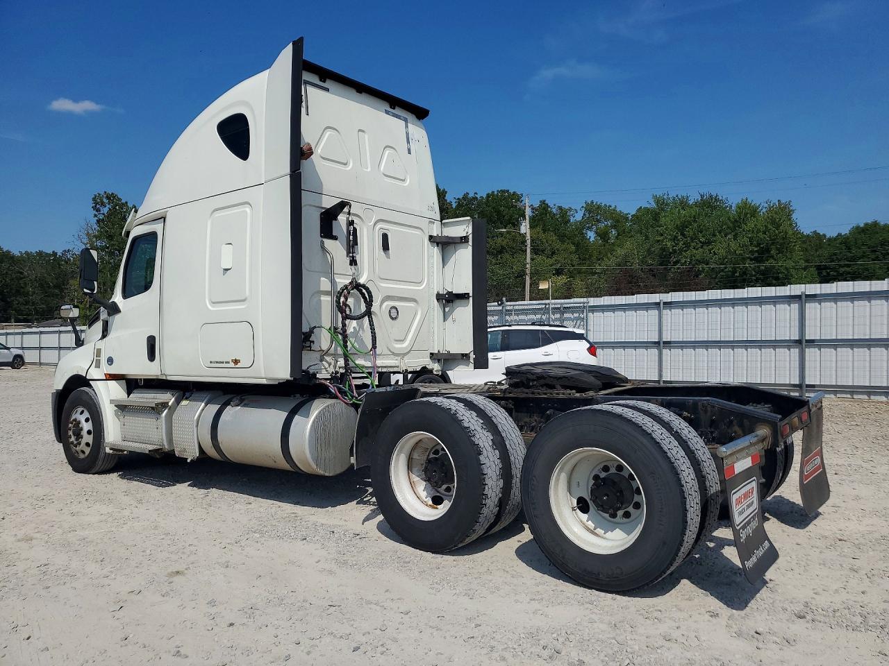 3AKJHHDRXKSLH3657 · 2019 FREIGHTLINER CASCADIA 126 · 2/14