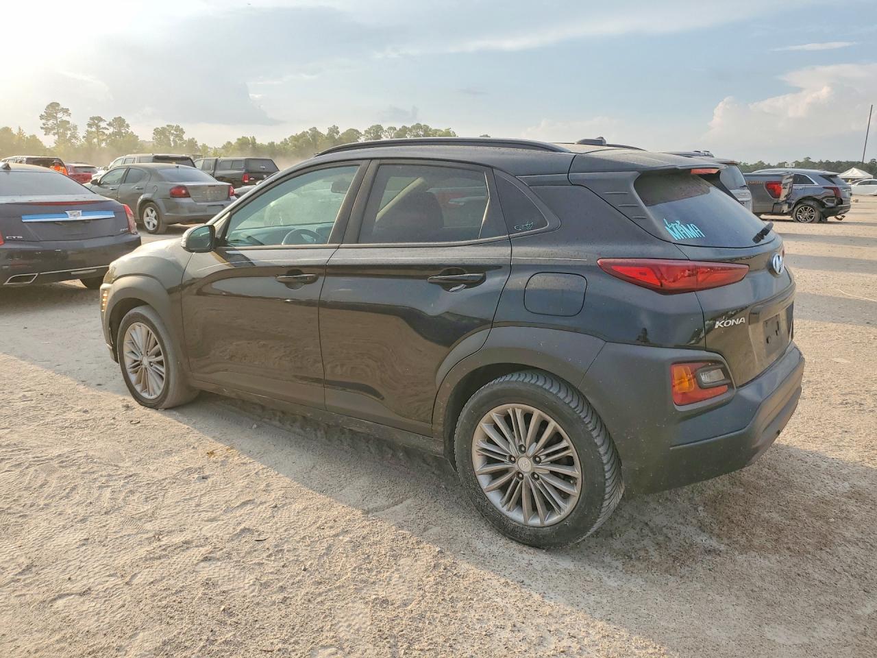 KM8K22AA0JU105102 · 2018 HYUNDAI KONA · 2/13