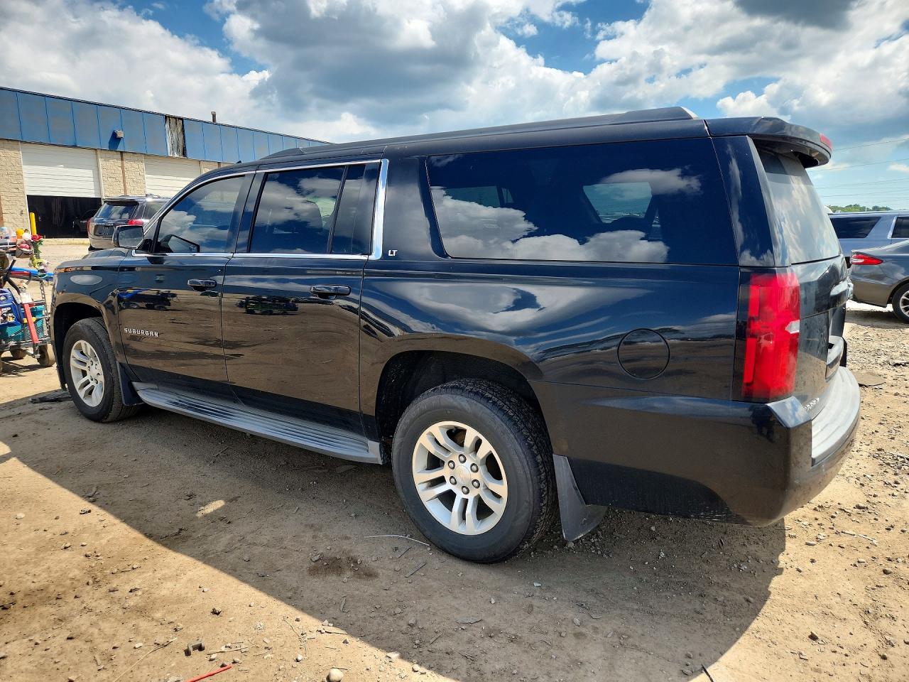 1GNSKJKC0FR549760 · 2015 CHEVROLET SUBURBAN · 2/13