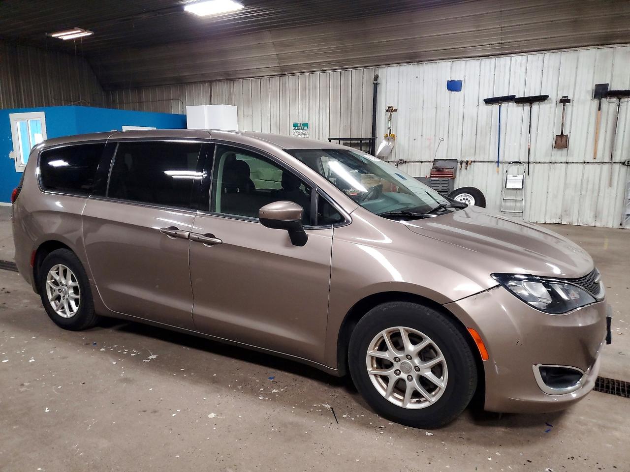 2C4RC1DG2HR689021 · 2017 CHRYSLER PACIFICA · 4/13