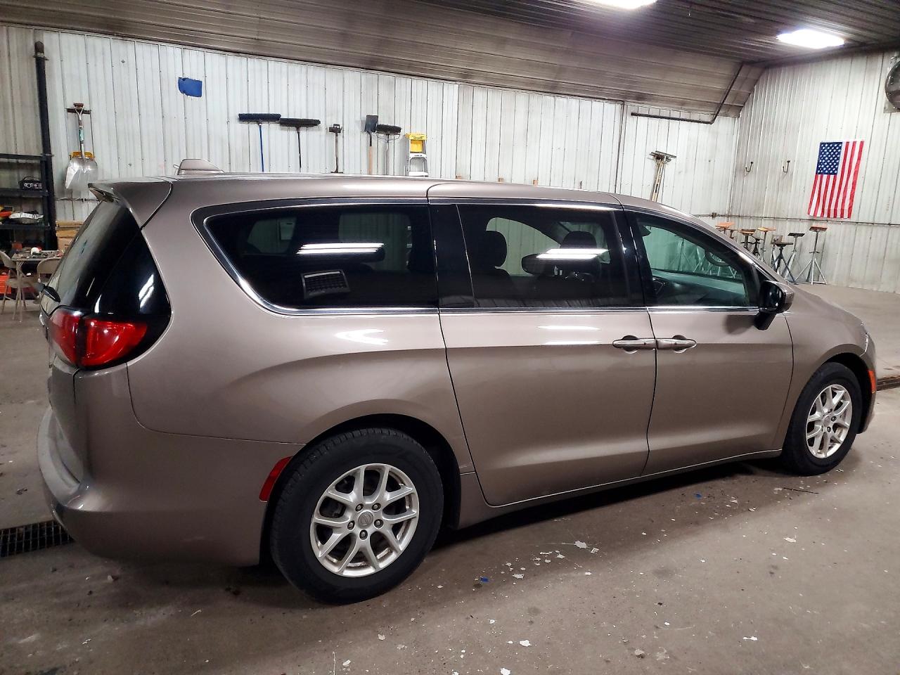 2C4RC1DG2HR689021 · 2017 CHRYSLER PACIFICA · 3/13