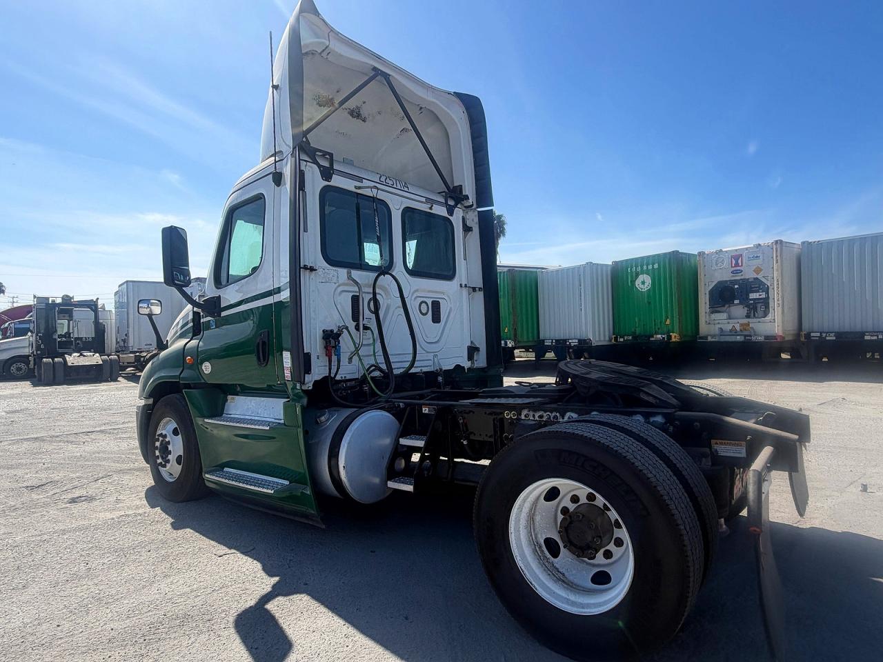 1FUBGDDR7HLHL9599 · 2017 FREIGHTLINER CASCADIA 125 · 3/10