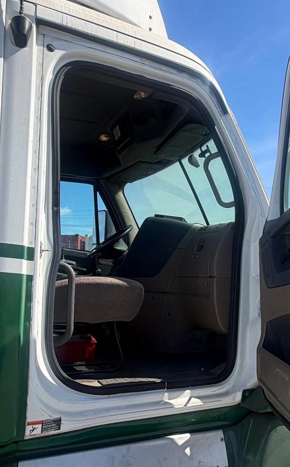 1FUBGDDR7HLHL9599 · 2017 FREIGHTLINER CASCADIA 125 · 5/10