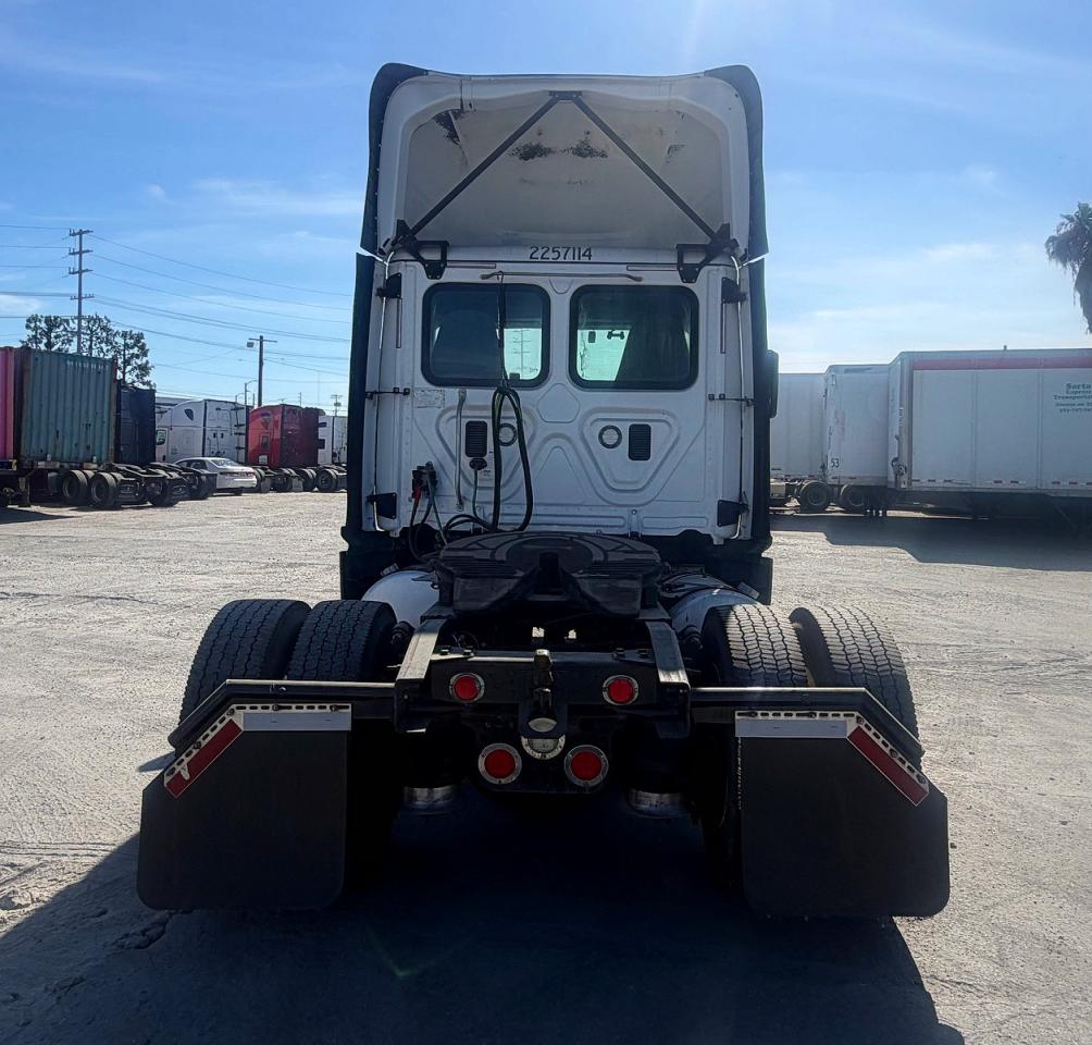 1FUBGDDR7HLHL9599 · 2017 FREIGHTLINER CASCADIA 125 · 6/10