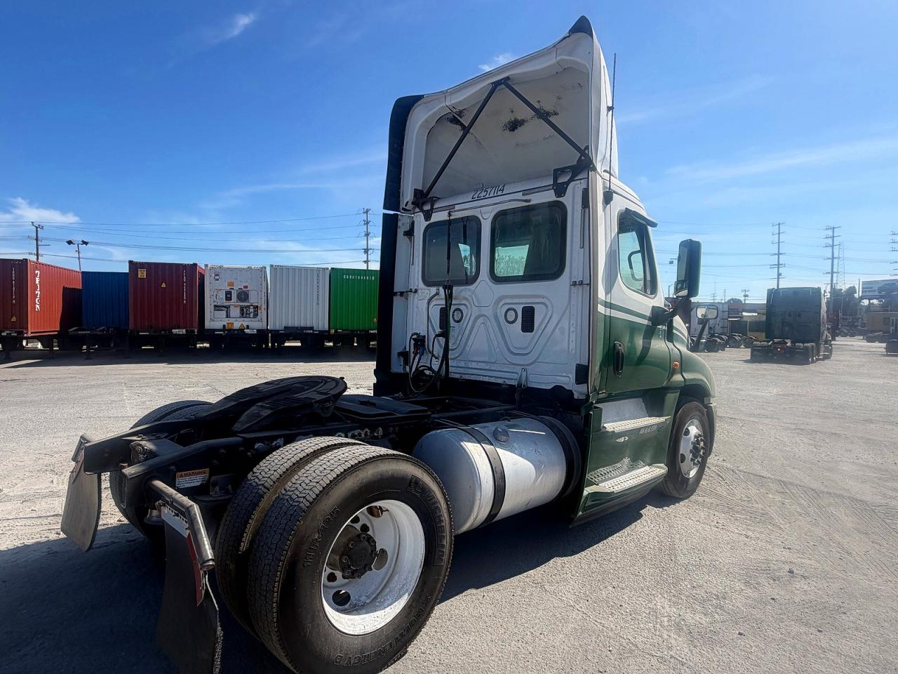 1FUBGDDR7HLHL9599 · 2017 FREIGHTLINER CASCADIA 125 · 4/10