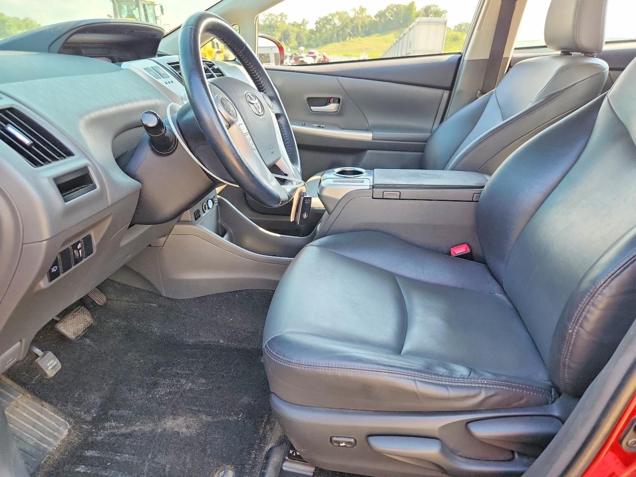 JTDZN3EUXD3245298 · 2013 TOYOTA PRIUS V · 6/11