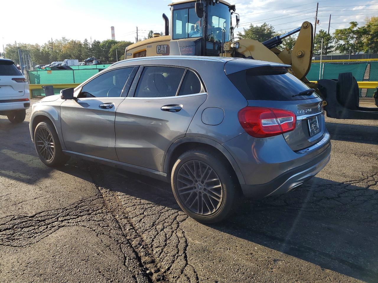 WDCTG4GB4FJ143618 · 2015 MERCEDES-BENZ GLA · 2/12