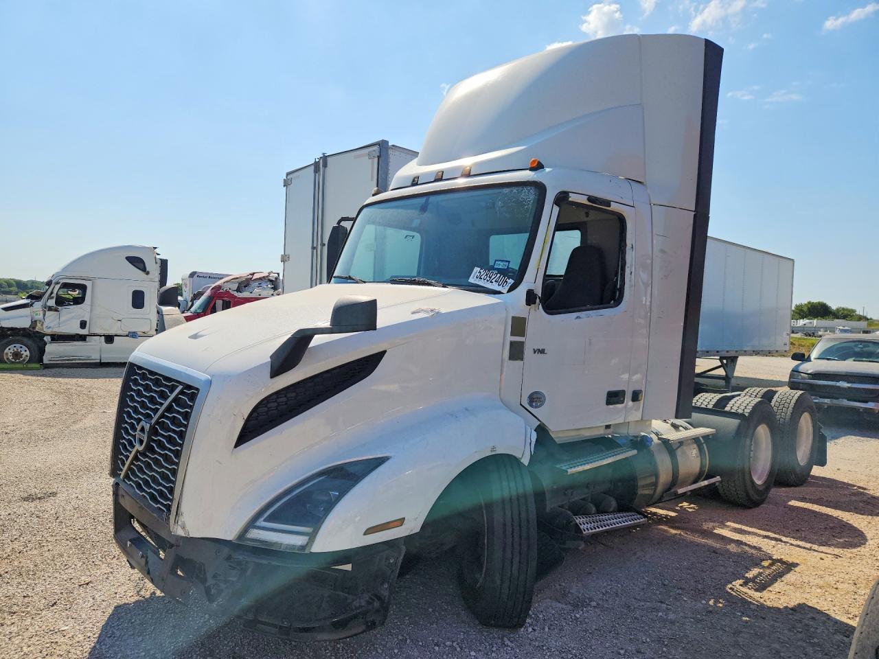 2022 VOLVO VN
