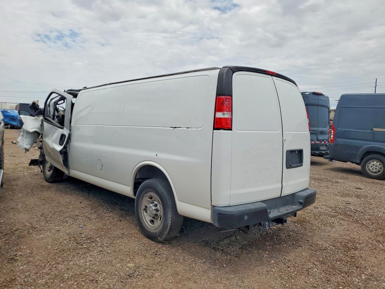 1GCWGBFP5P1121908 · 2023 CHEVROLET EXPRESS G2500 · 2/13