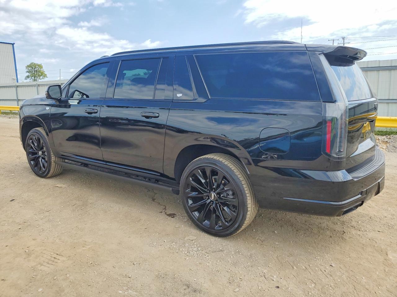 1GYS9RKL0TR137105 · 2026 CADILLAC ESCALADE · 2/13