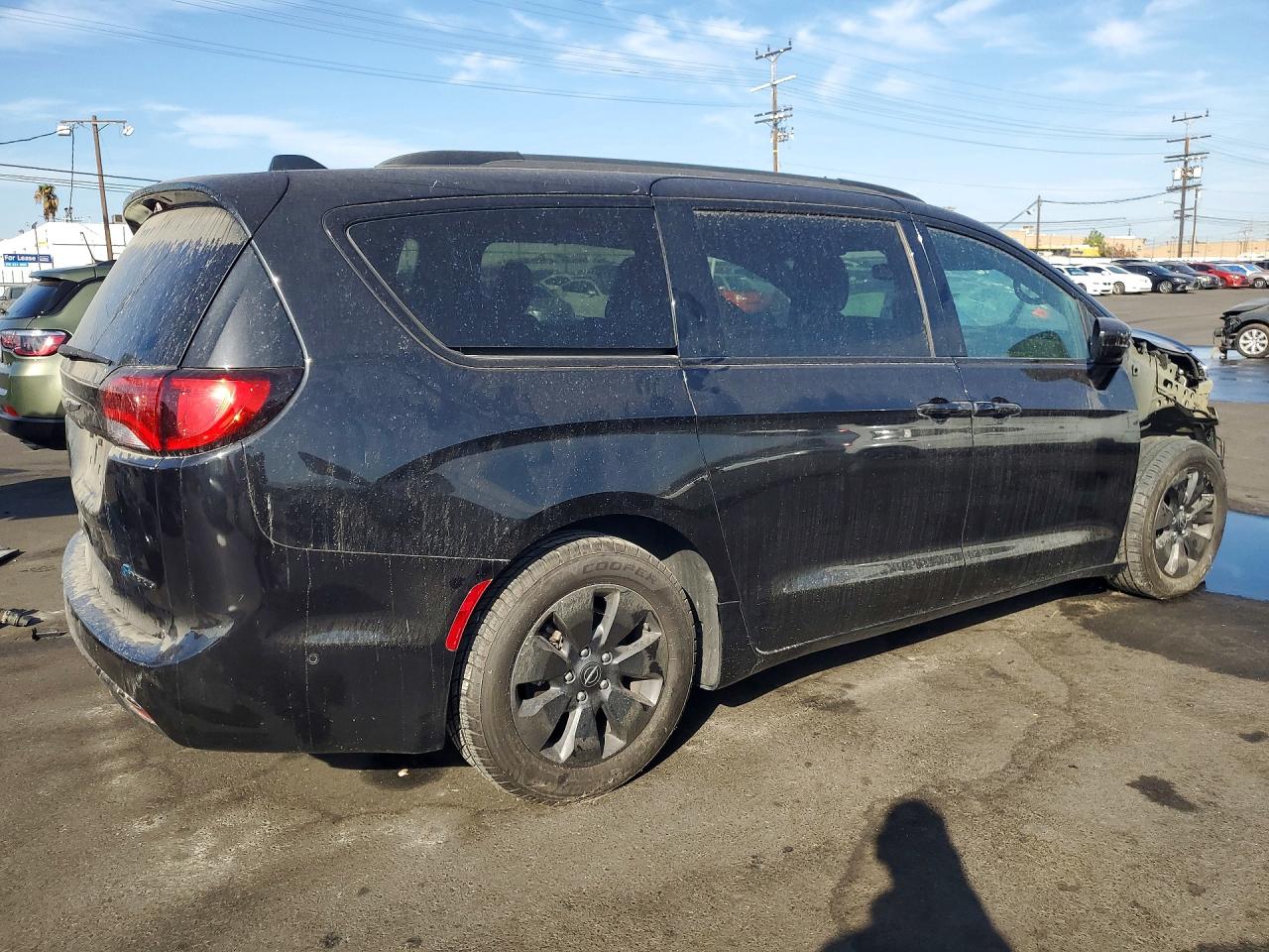 2C4RC1H77KR532893 · 2019 CHRYSLER PACIFICA · 3/14
