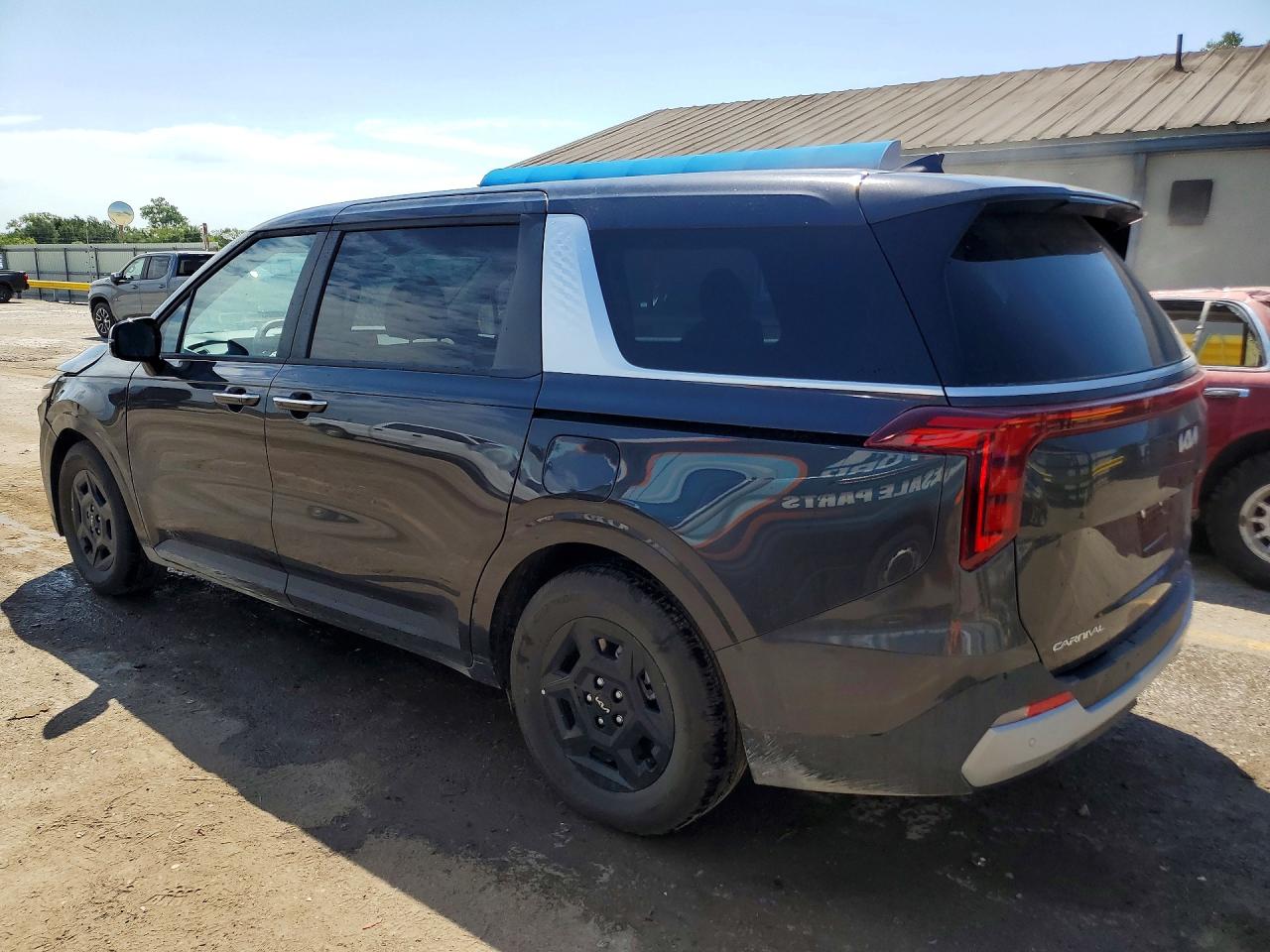 KNDNB5K39V6656707 · 2027 KIA CARNIVAL · 2/13