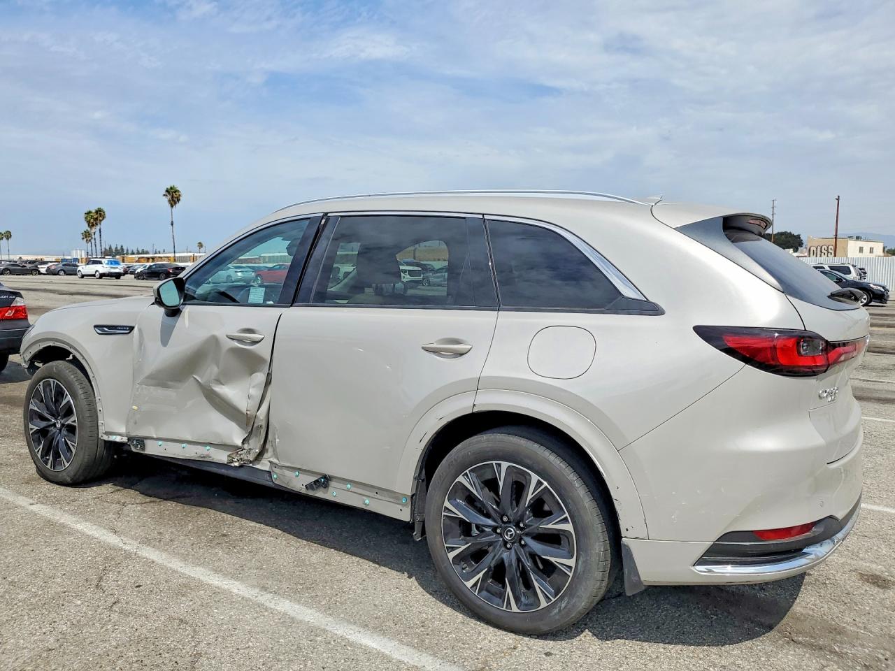 JM3KKEHC6R1141927 · 2024 MAZDA CX-90 · 2/13