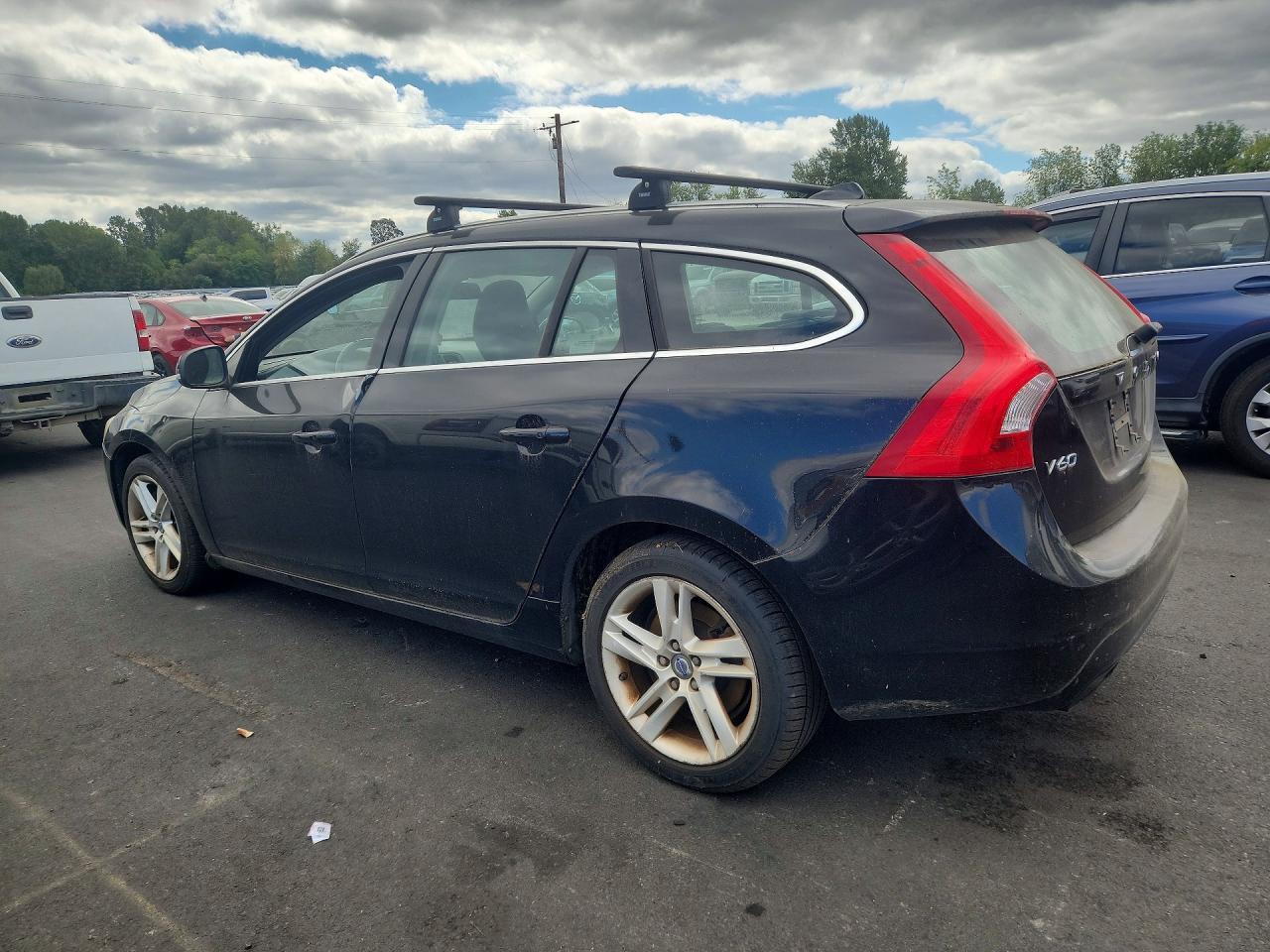 YV1612SB9F1202009 · 2015 VOLVO V60 · 2/12