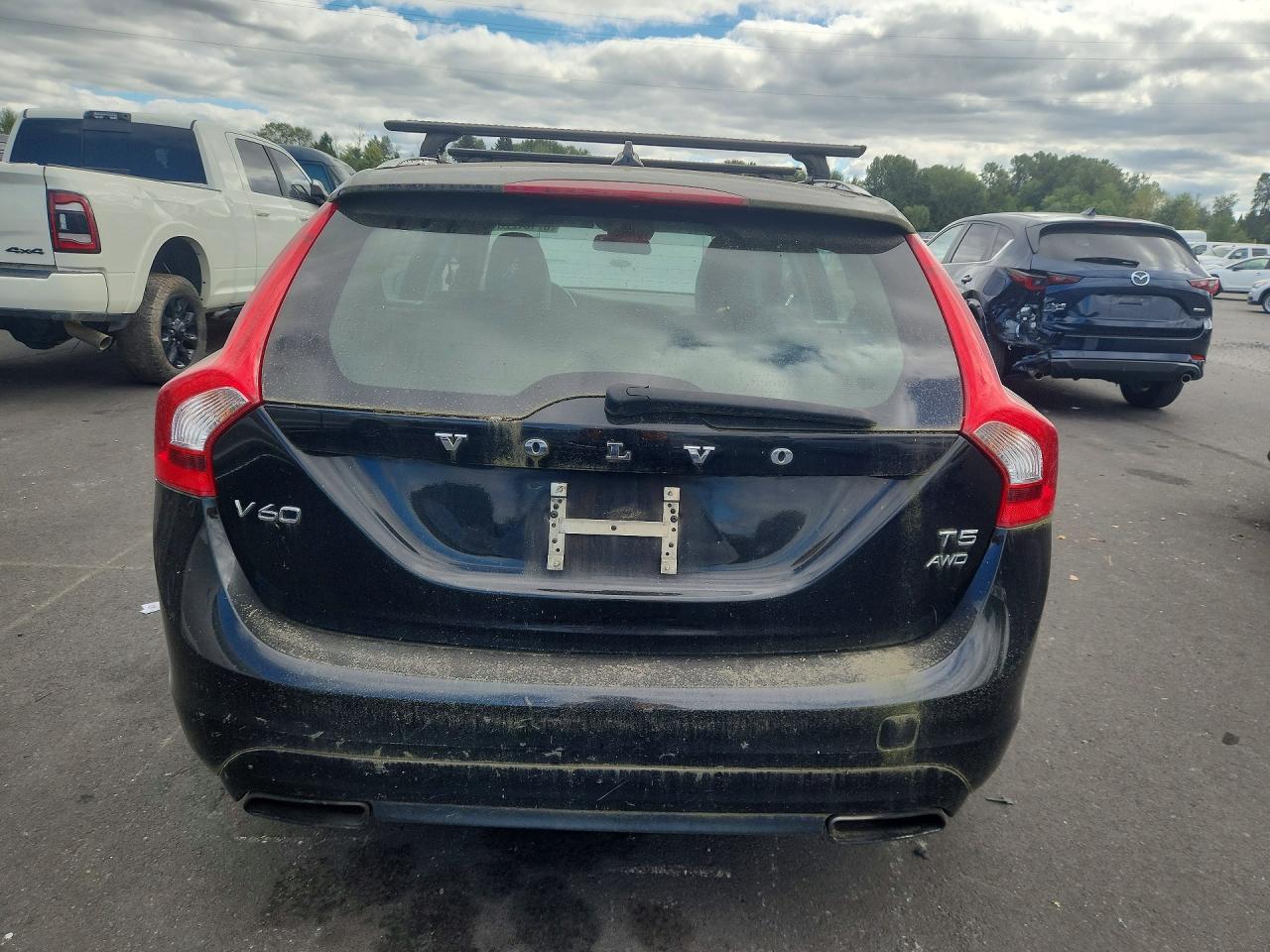 YV1612SB9F1202009 · 2015 VOLVO V60 · 6/12