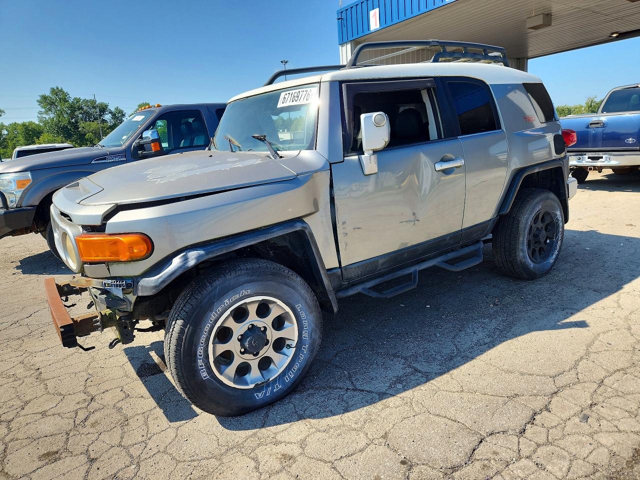2011 TOYOTA FJ CRUISER