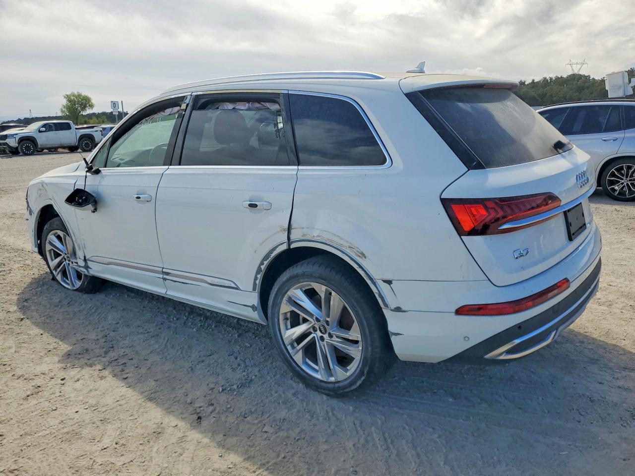 WA1AJAF75MD016361 · 2021 AUDI Q7 · 2/13