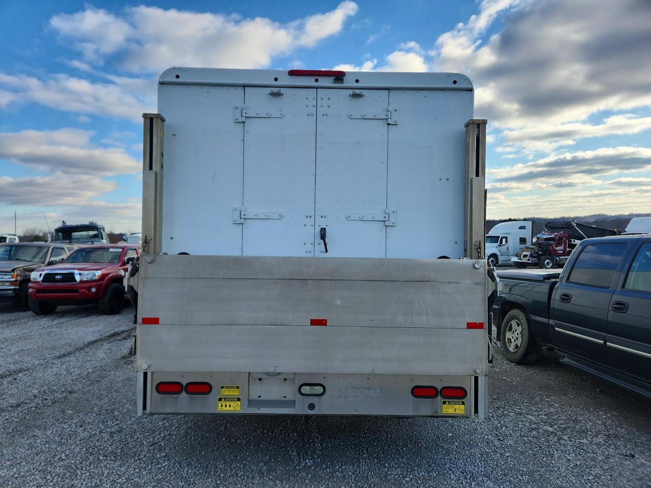 4UZAC2DV1ECFV2043 · 2015 FREIGHTLINER MT45 · 6/13