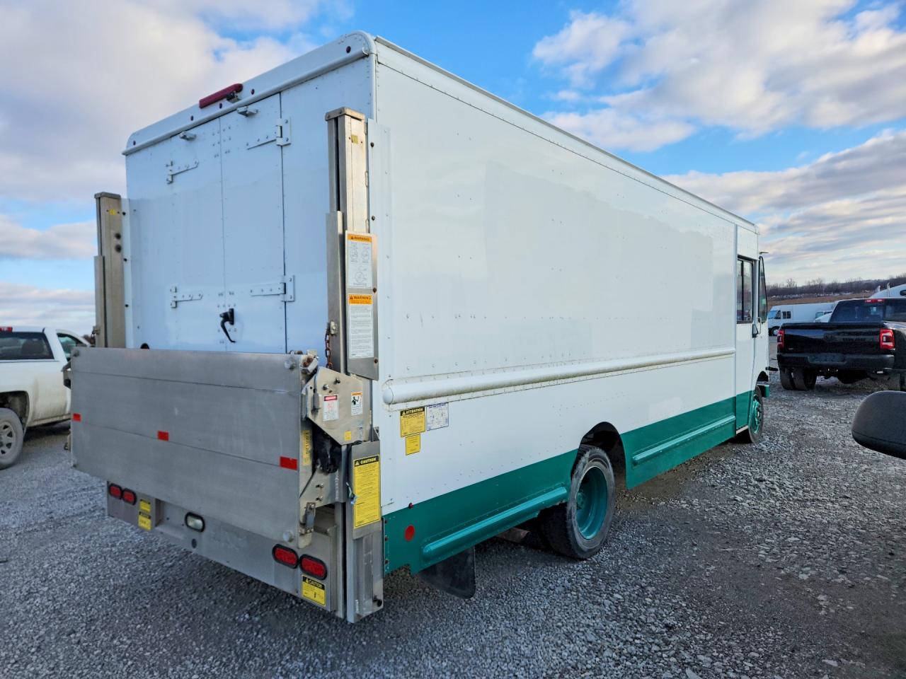 4UZAC2DV1ECFV2043 · 2015 FREIGHTLINER MT45 · 3/13