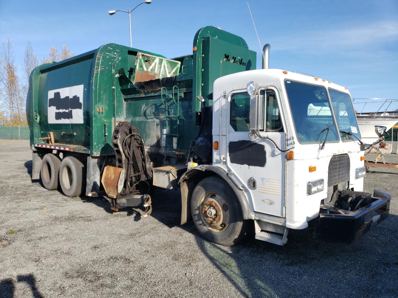 1NPZLD9X02D713751 · 2002 PETERBILT 320