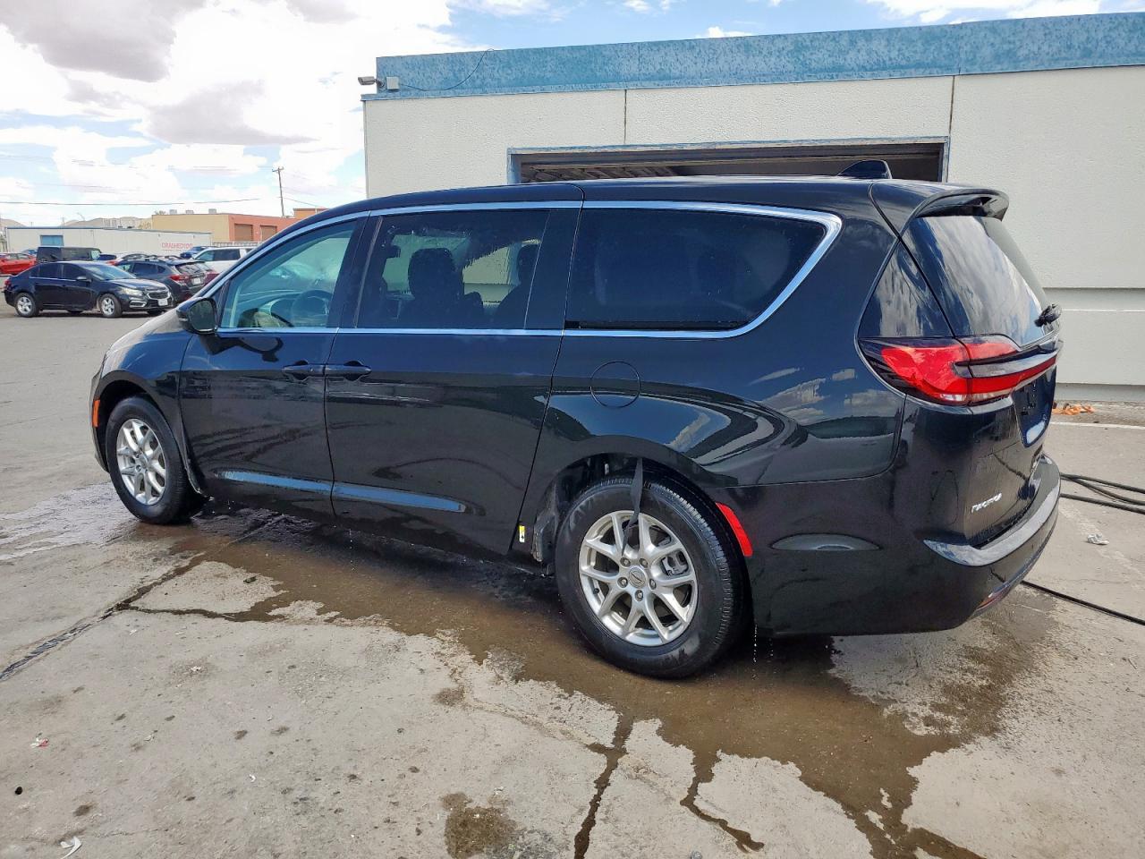 2C4RC1BG0PR627506 · 2023 CHRYSLER PACIFICA · 2/13