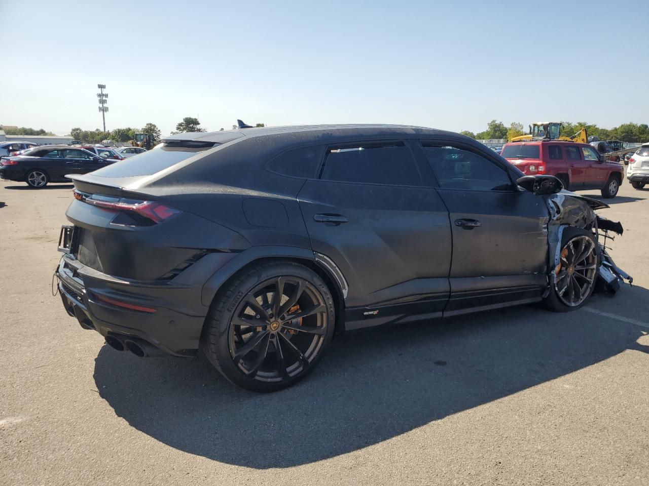 ZPBUB3ZL2RLA27960 · 2024 LAMBORGHINI URUS · 3/13