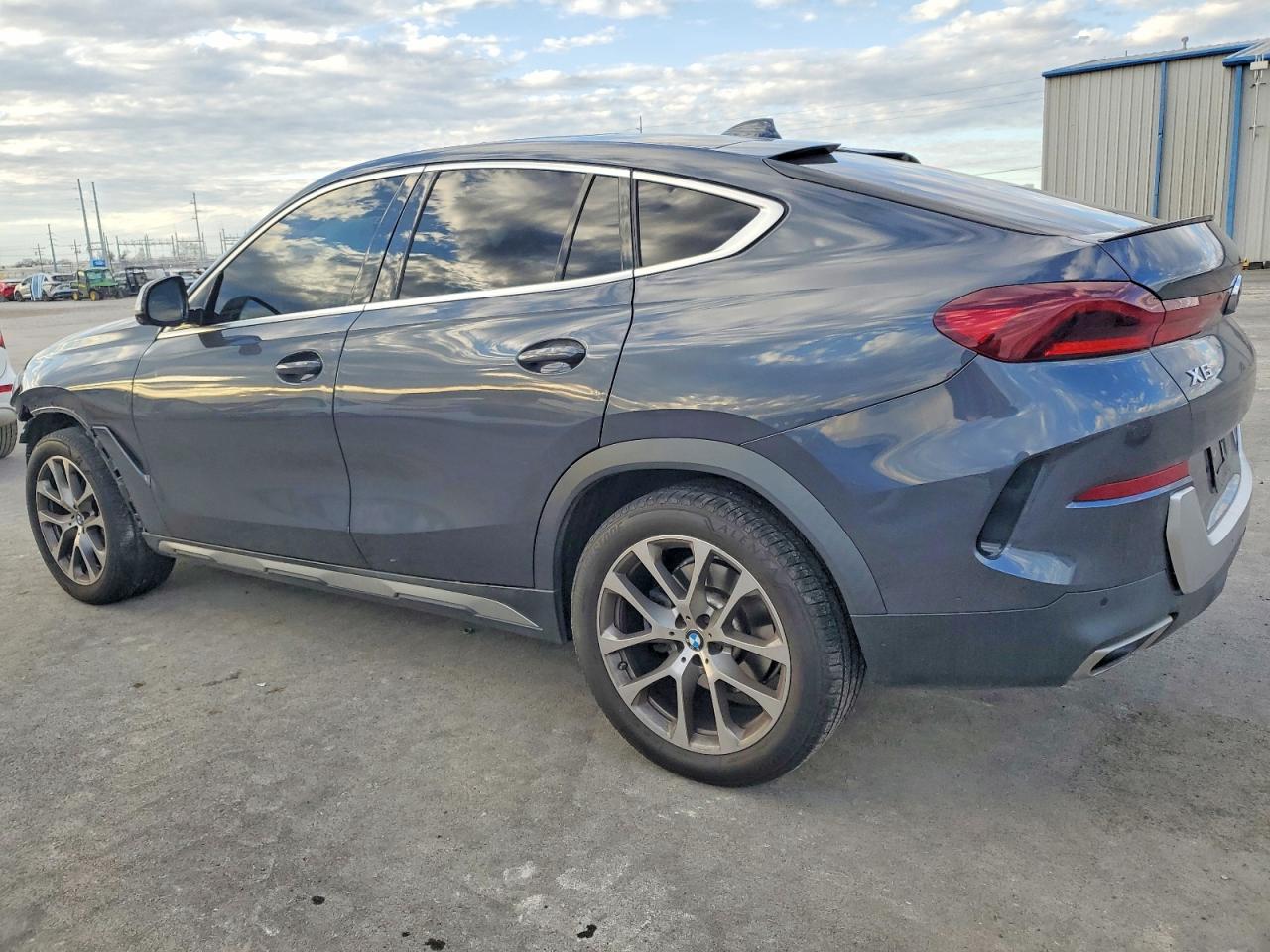 5UXCY4C09M9D88499 · 2021 BMW X6 · 2/14