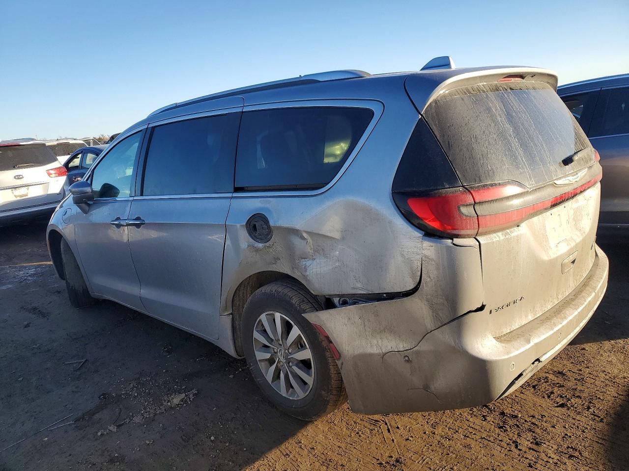 2C4RC1L76MR586129 · 2021 CHRYSLER PACIFICA · 2/12