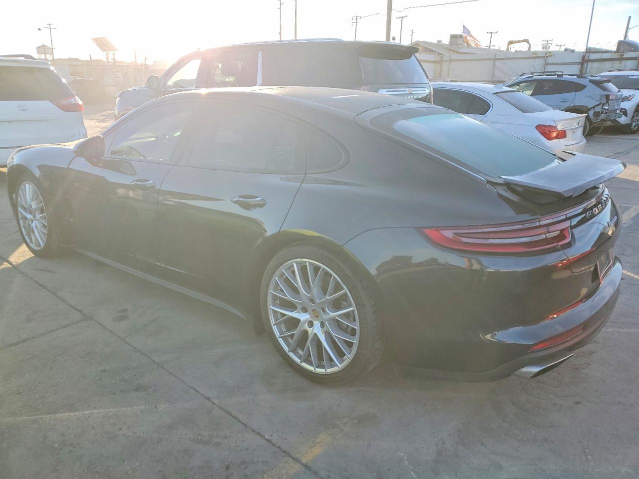 WP0AA2A72HL100409 · 2017 PORSCHE PANAMERA · 2/12