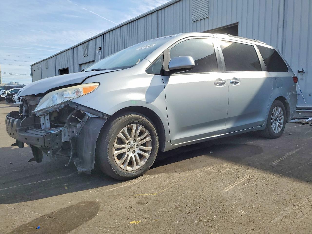 5TDYK3DC6FS626886 · 2015 TOYOTA SIENNA