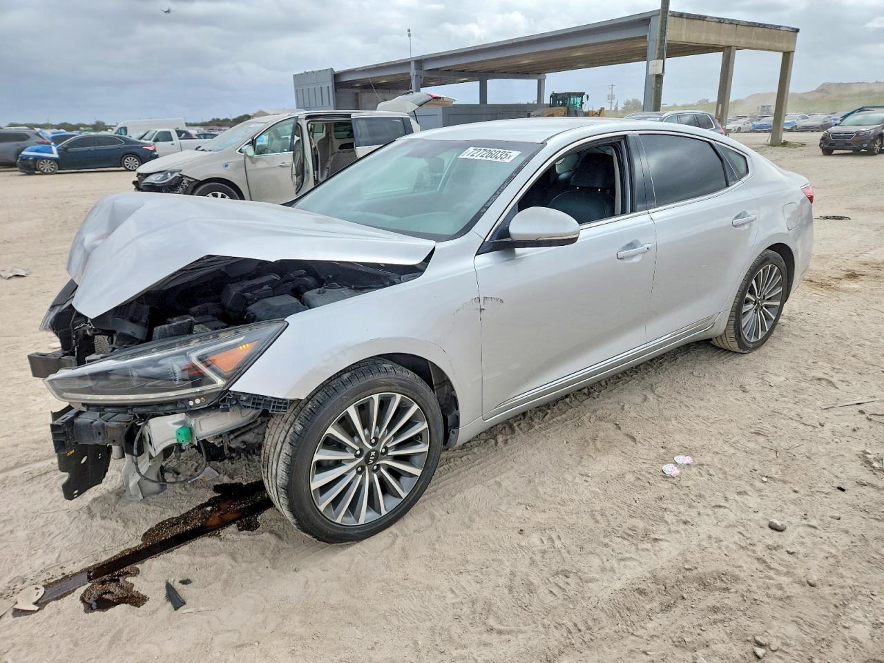 KNALB4J12H5052120 · 2017 KIA CADENZA