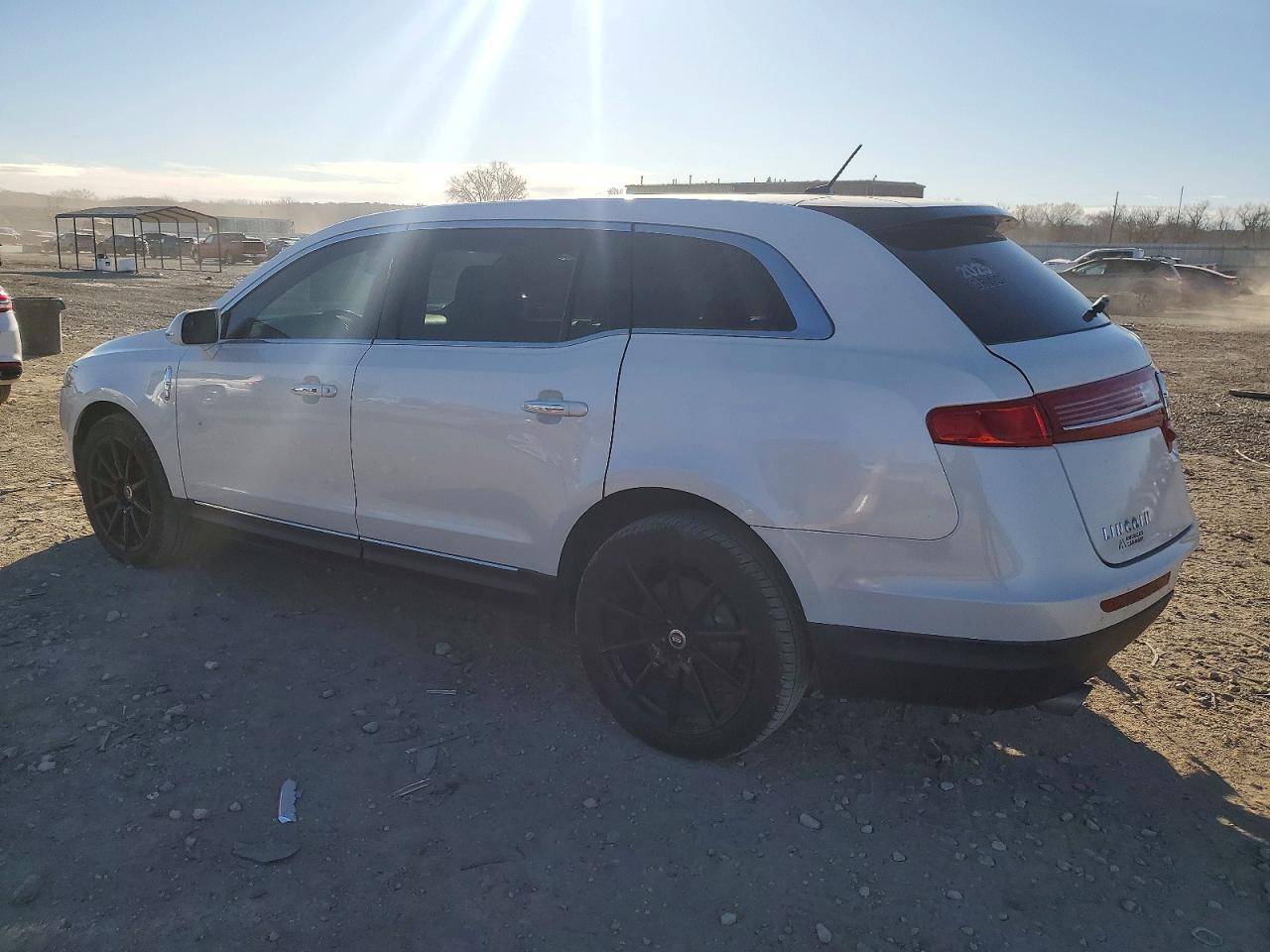 2LMHJ5FK4FBL00508 · 2015 LINCOLN MKT · 2/13
