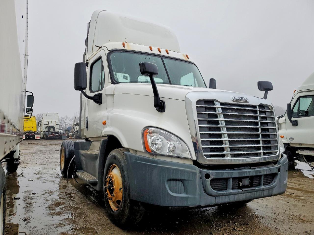2016 FREIGHTLINER CASCADIA 1