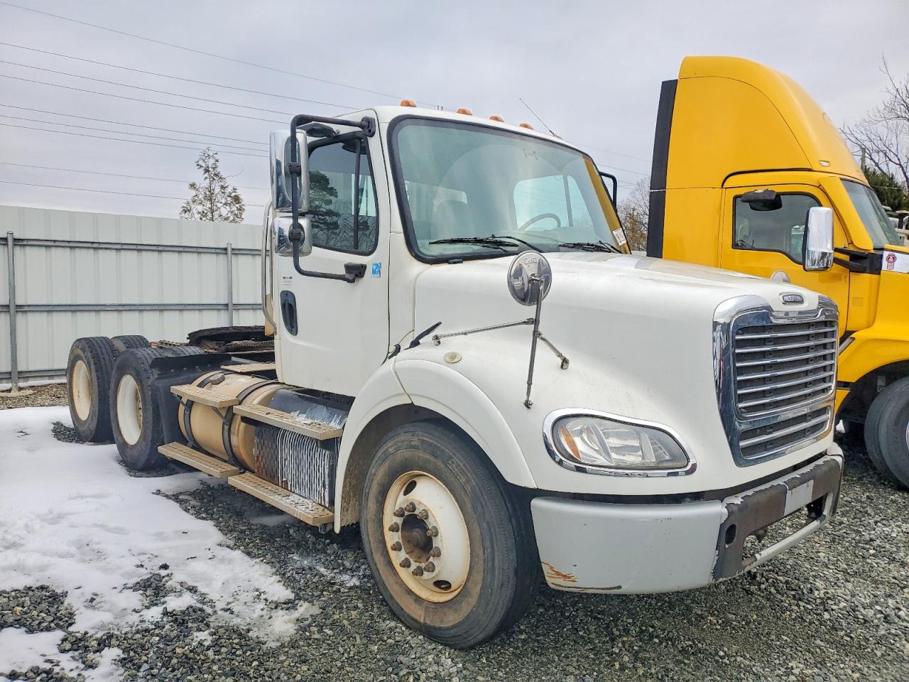 2014 FREIGHTLINER M2