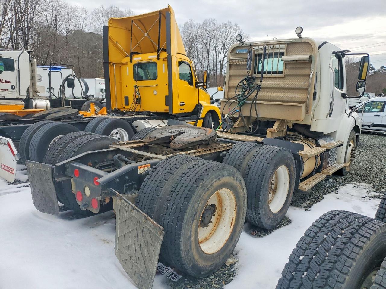 1FUJC5DV7EHFV9242 · 2014 FREIGHTLINER M2 · 4/10