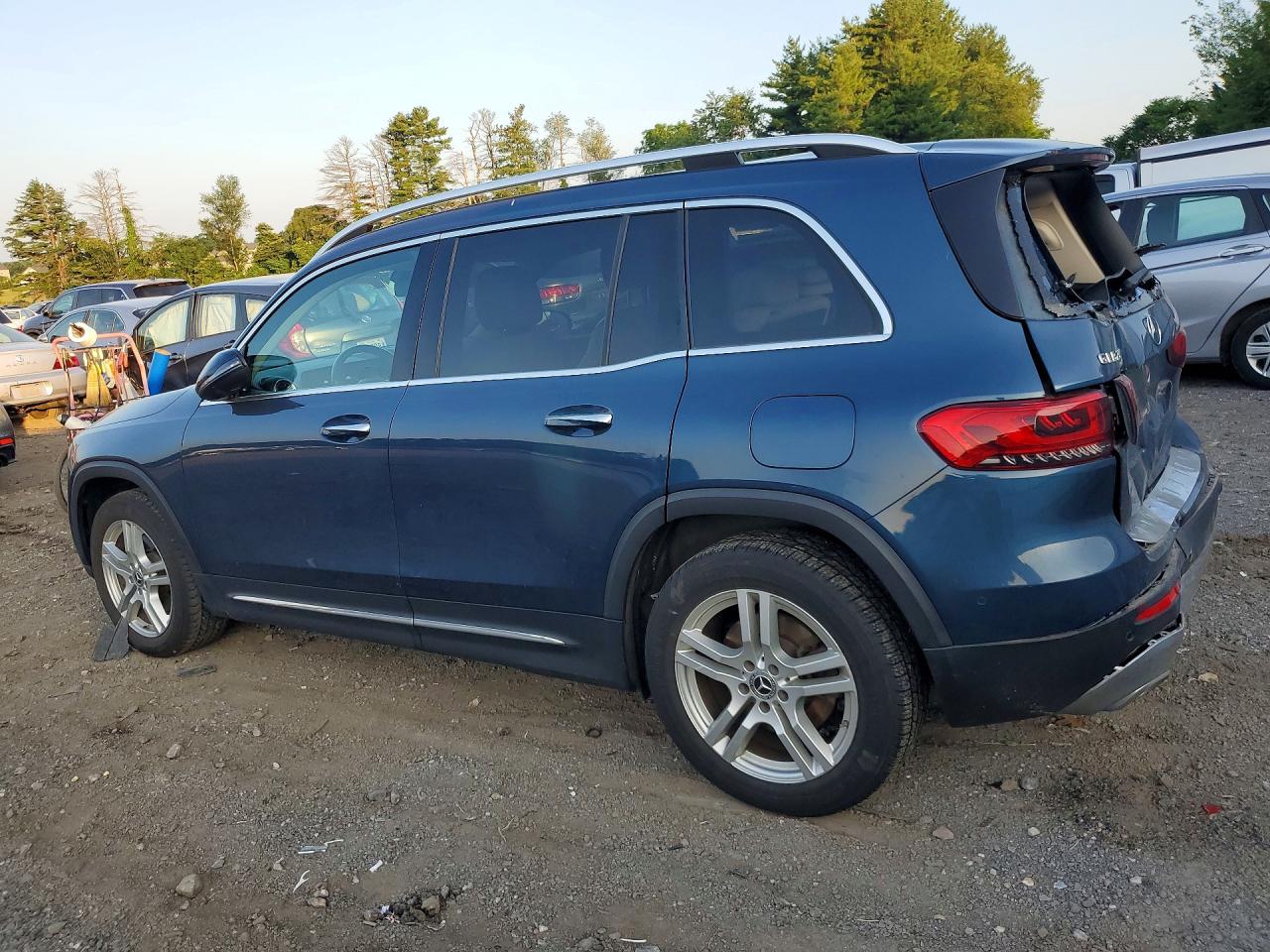 W1N4M4HB5NW182844 · 2022 MERCEDES-BENZ GLB · 2/13
